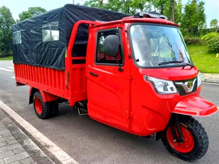 2.150cc fully enclosed tricycle